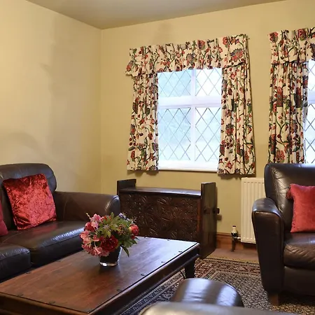 Tudor House Feriehus *